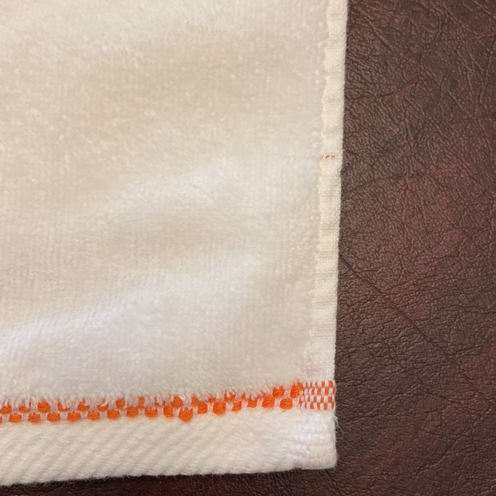 Set of 4 Hand Towels - Picture 7 of 9